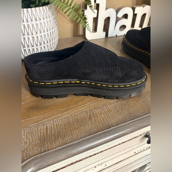 Dr. Martens Zebzag Anywhere Mules NIB Women’s Size 6 - Picture 8 of 16